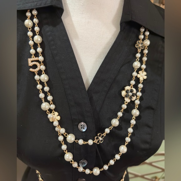 🎉🛍️✨💕HOST PICK 🎉Gorgeous Sweater Necklace - Picture 3 of 3